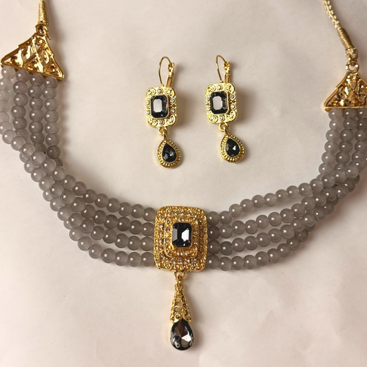 Parure ras du cou gris fumé