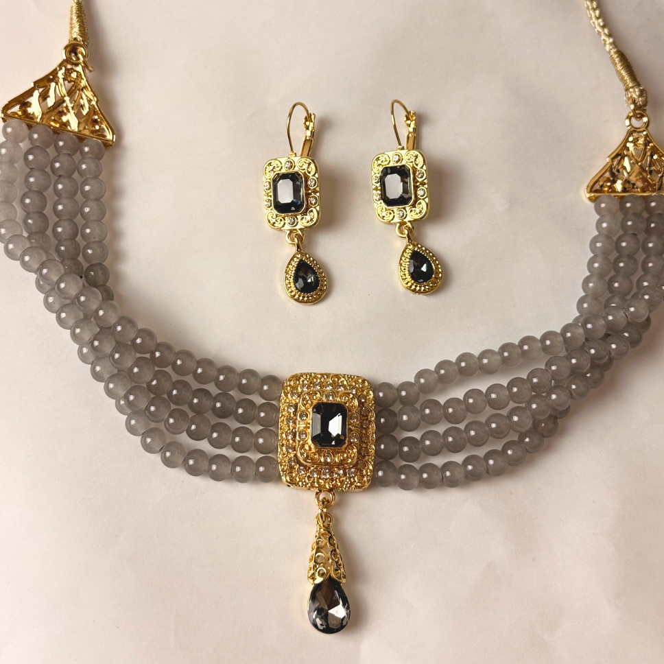 Parure ras du cou gris fumé