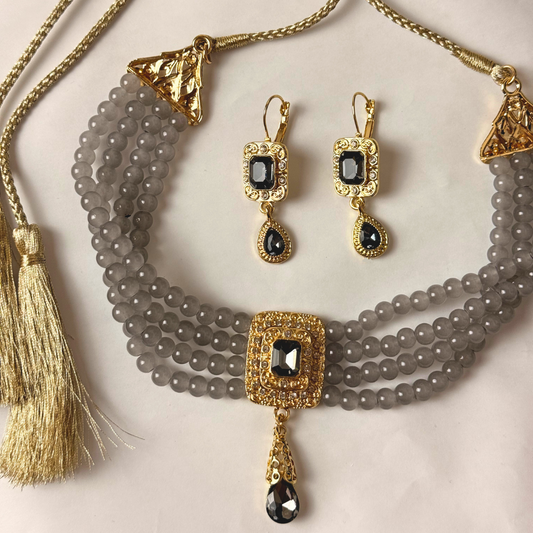 Parure ras du cou gris fumé