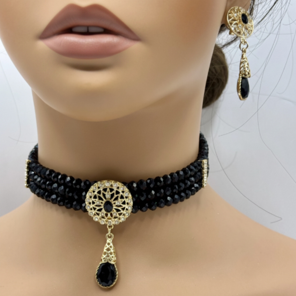 Parure ras du cou noir