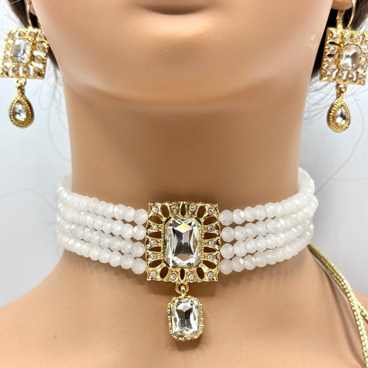 Parure ras du cou blanc