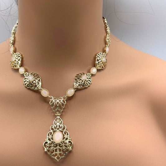 Parure dorée avec pierre nude